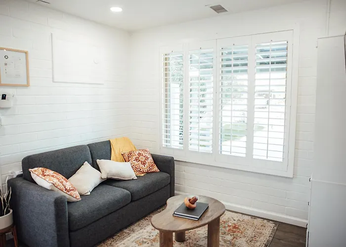Renovated With Sunny Patio - Walkable To Old Town! Apartment *