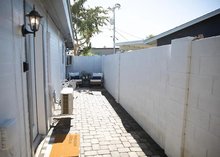 Renovated With Sunny Patio - Walkable To Old Town! *
