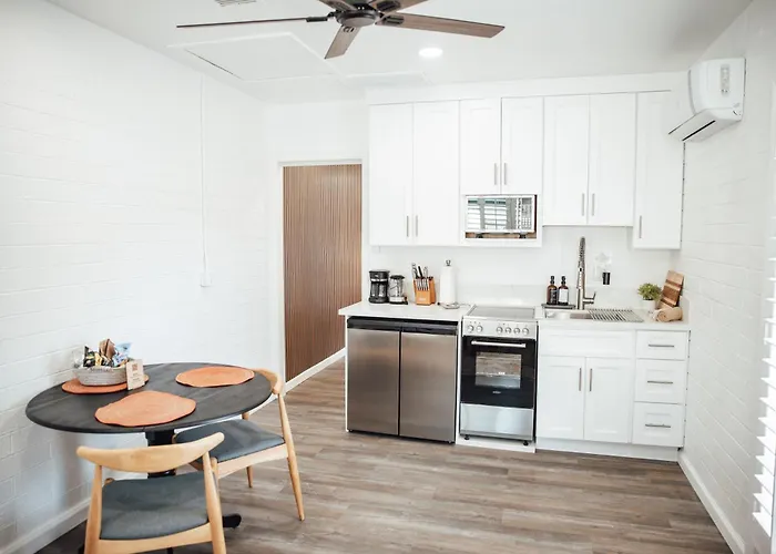 Renovated With Sunny Patio - Walkable To Old Town! Apartment