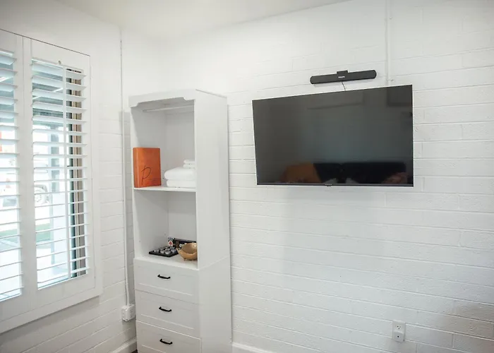 Renovated With Sunny Patio - Walkable To Old Town! Apartment