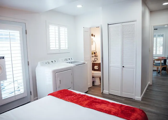 Renovated With Sunny Patio - Walkable To Old Town!