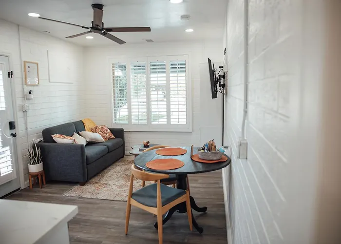 Renovated With Sunny Patio - Walkable To Old Town!