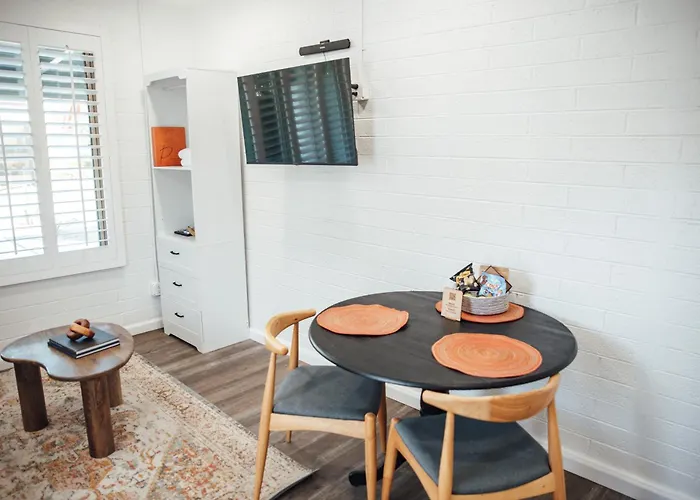 Renovated With Sunny Patio - Walkable To Old Town! Apartment