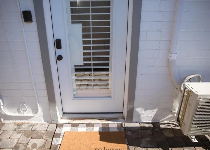 Renovated With Sunny Patio - Walkable To Old Town!